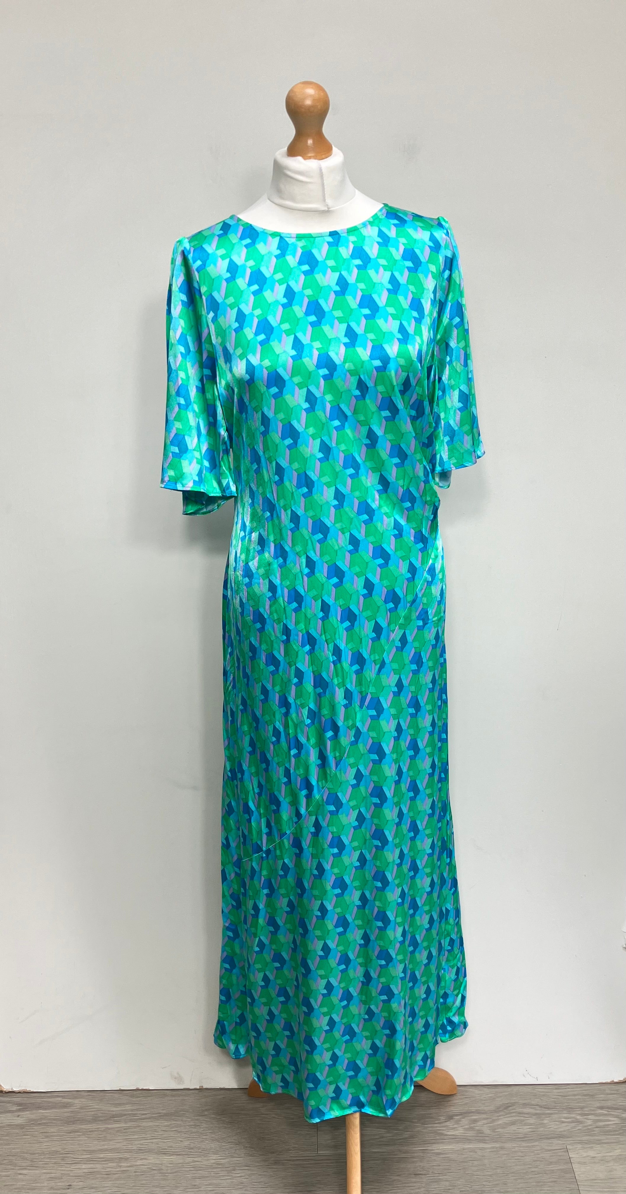 BNWT Oliver Bonas Women’s Midi Dress Size UK 18 Green Blue Geo Satin Fantasise Party